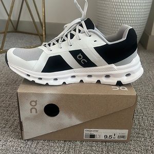 ON Cloudrunner size: 9.5